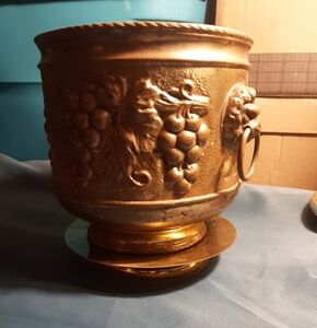 Vintage PEERAGE Brass Lion Head Grapevine Handled Planter MADE IN ENGLAND